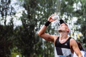 Perché gli atleti di sport di endurance potrebbero essere più a rischio di carie cervicali