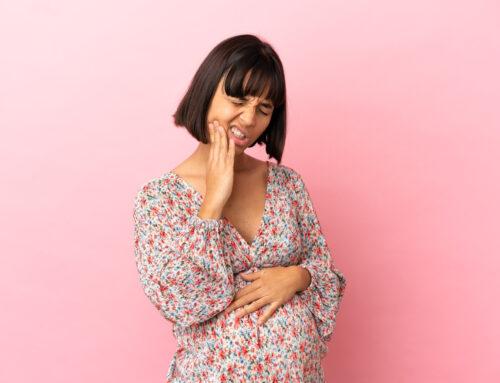 Problemi del cavo orale durante la gravidanza: quali sono i più comuni e come prevenirli e curarli